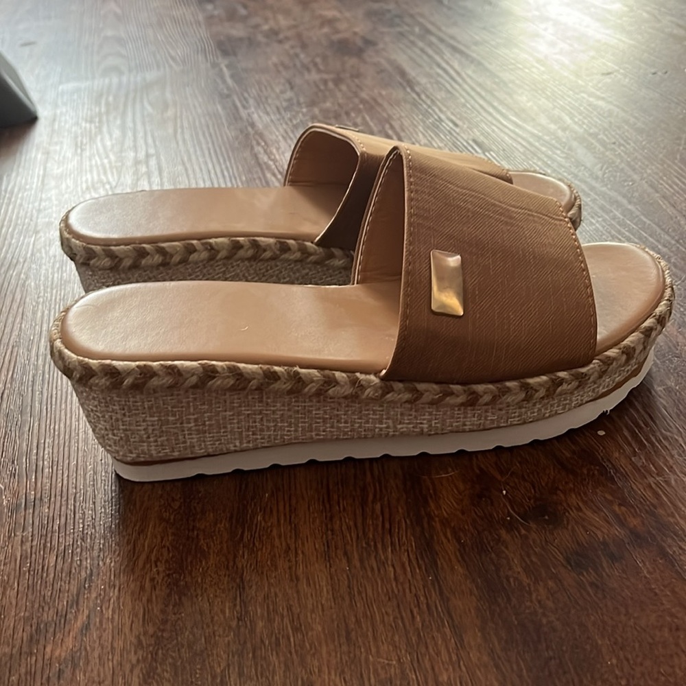 NWOT sandals - Picture 6 of 6